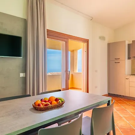 アパートホテル Rocce Rosse イーゾラ・ロッサ