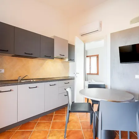 Rocce Rosse アパートホテル 3*