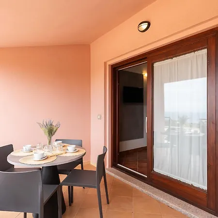 Rocce Rosse Aparthotel
